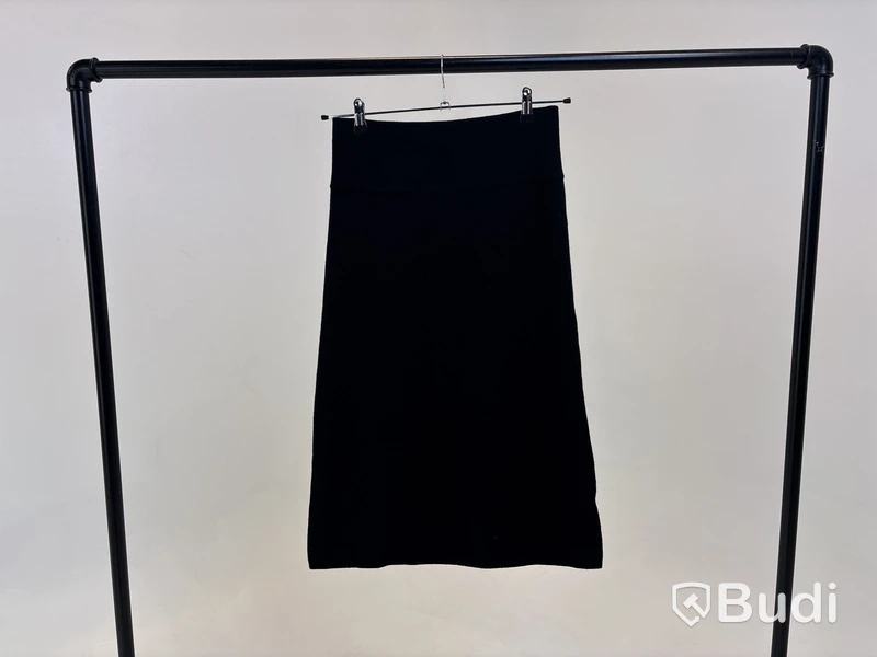 Kjol Leoni Knitted Laced Midi Skirt, svart, stl. M - By Nathalie Schuterman, Design Filippa Fuxe