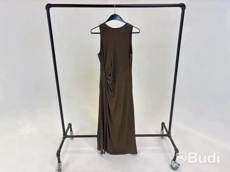 Klänning Leoni Oeuvre Draped Dress, brun, stl. L - By Nathalie Schuterman, Design Filippa Fuxe