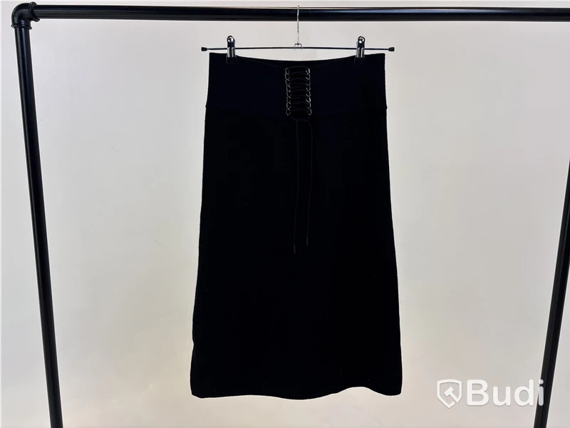 Kjol Leoni Knitted Laced Midi Skirt, svart, stl. M - By Nathalie Schuterman, Design Filippa Fuxe