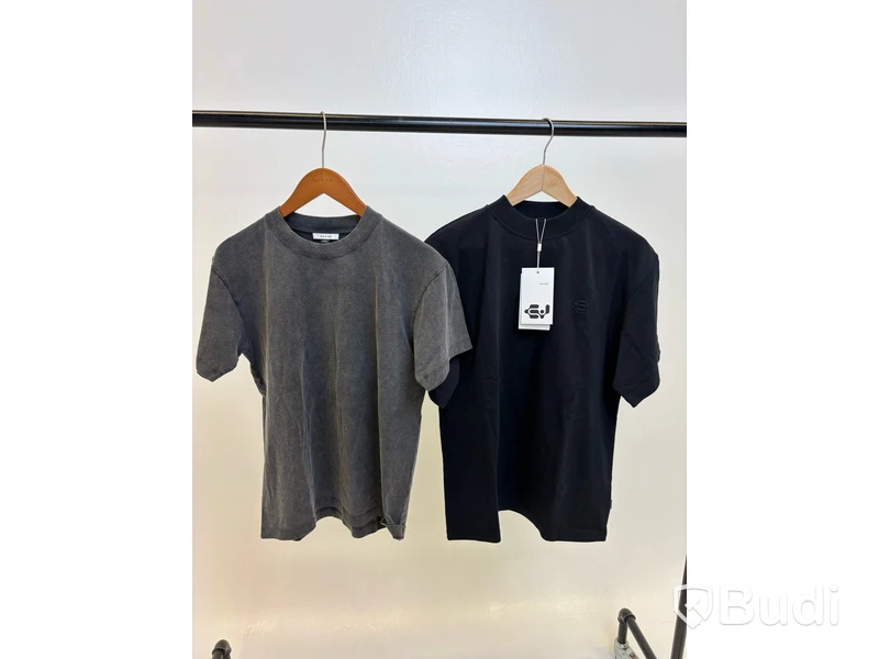 4st. T-shirts Eytys, stl. dam S, herr XS
