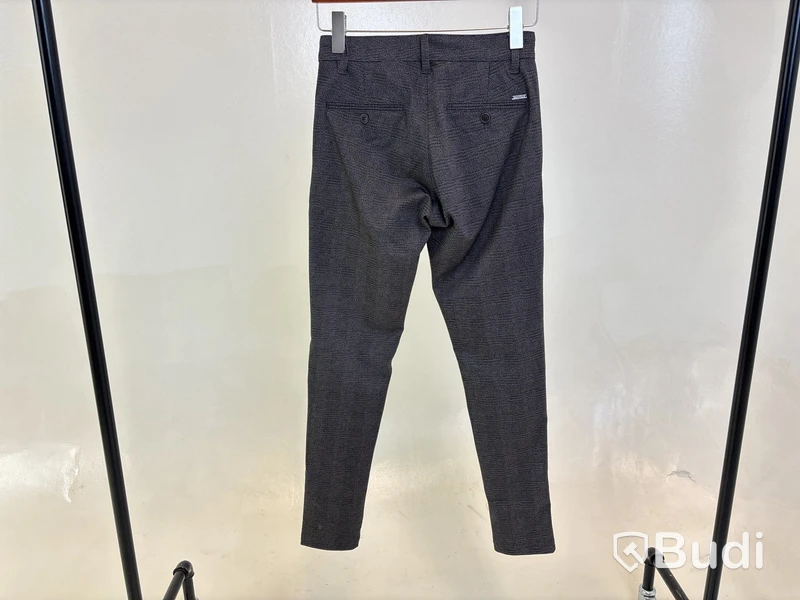 Kostymbyxa Thernlunds stl. 28/30, JFLuca