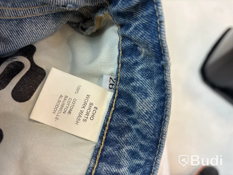 Partir med jeansshorts Eytys, olika modeller och storlekar