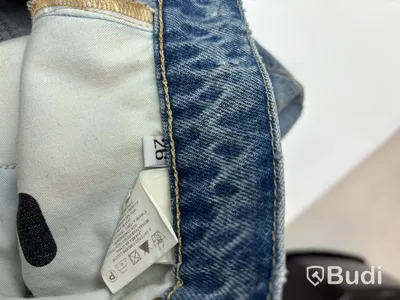 Partir med jeansshorts Eytys, olika modeller och storlekar