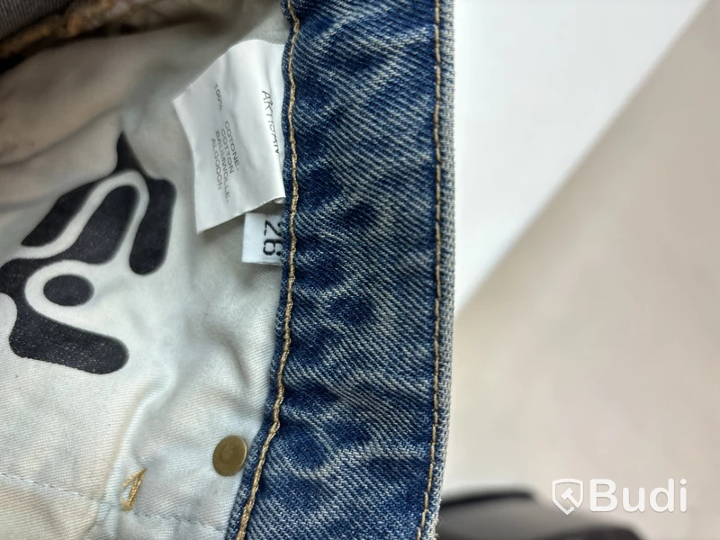 Partir med jeansshorts Eytys, olika modeller och storlekar