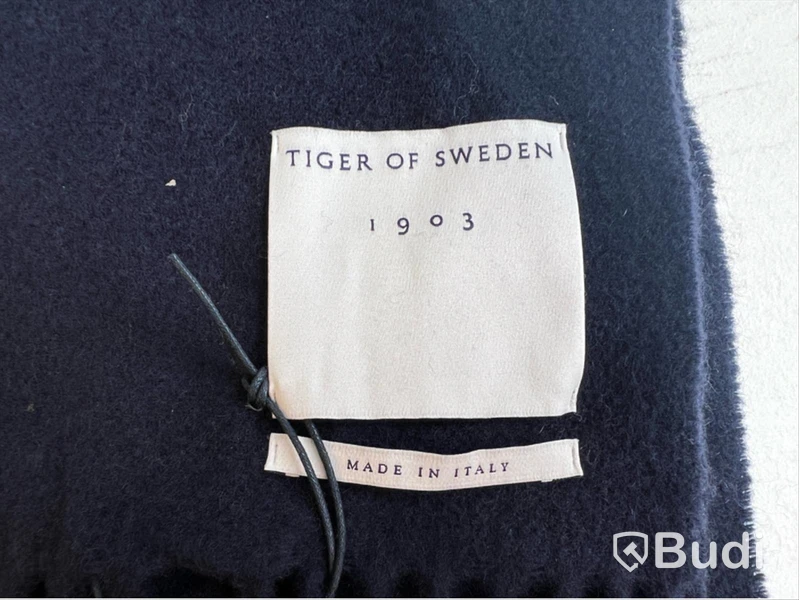 3 st. Halsdukar Tiger of Sweden, Samsøe Samsøe och Les Deux, olika färger