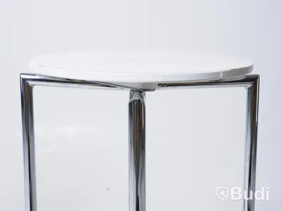 3 st Barstolar - Källemo COBRA barpall, två svarta och en vit. OBS! en stol är trasig, tecken på användning, se bilder.