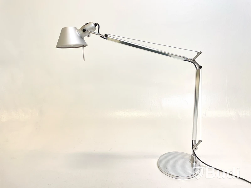 Skrivbordslampa Artemide, Tolomeo