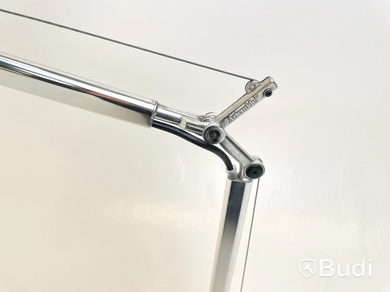 Skrivbordslampa Artemide, Tolomeo