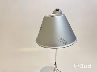Skrivbordslampa Artemide, Tolomeo