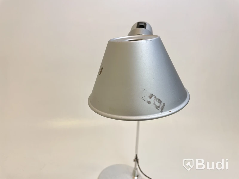 Skrivbordslampa Artemide, Tolomeo