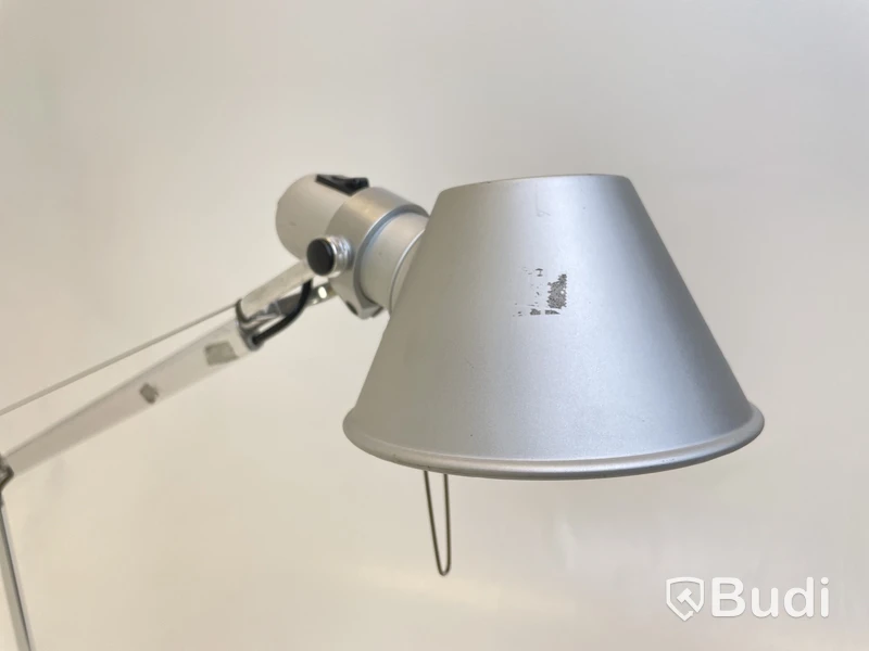Skrivbordslampa Artemide, Tolomeo