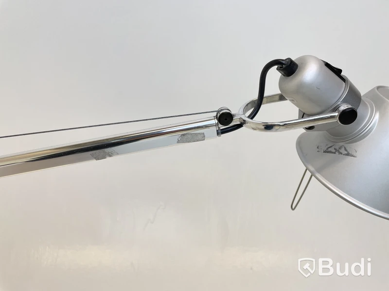 Skrivbordslampa Artemide, Tolomeo