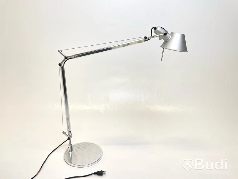 Skrivbordslampa Artemide, Tolomeo