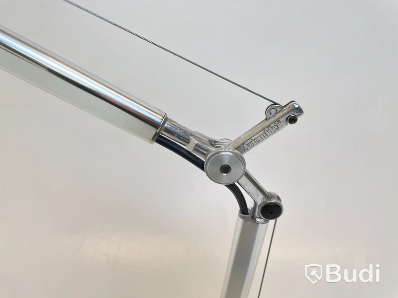 Skrivbordslampa Artemide, Tolomeo