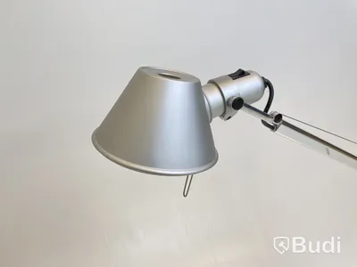Skrivbordslampa Artemide, Tolomeo