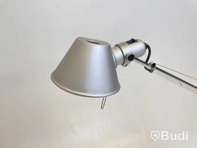 Skrivbordslampa Artemide, Tolomeo