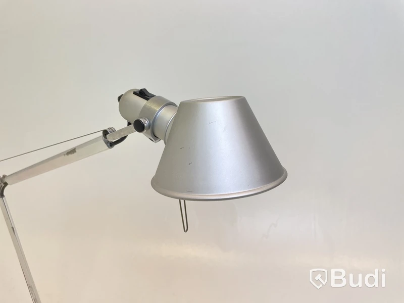 Skrivbordslampa Artemide, Tolomeo