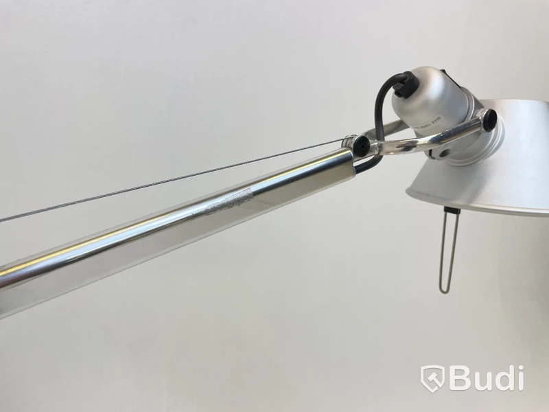 Skrivbordslampa Artemide, Tolomeo