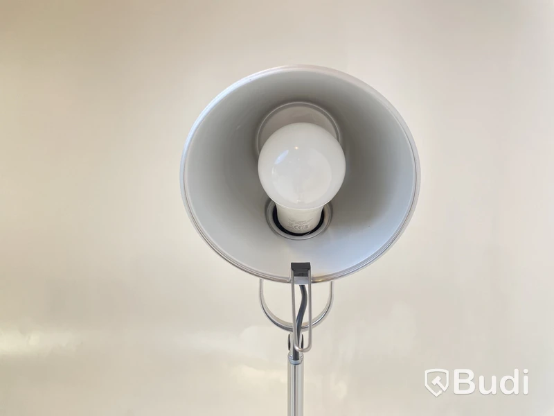 Skrivbordslampa Artemide, Tolomeo