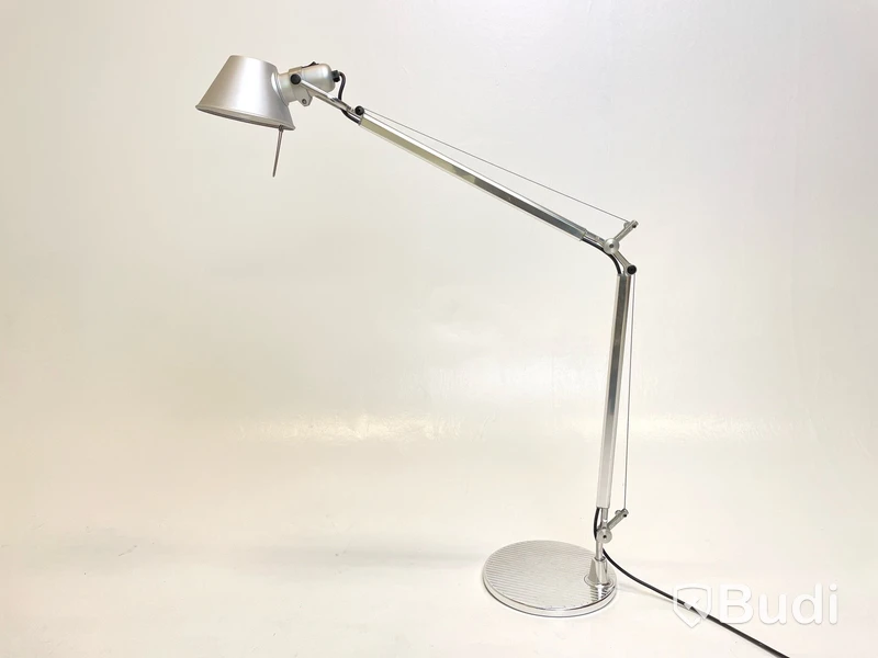 Skrivbordslampa Artemide, Tolomeo
