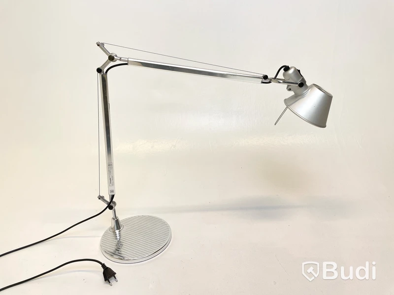 Skrivbordslampa Artemide, Tolomeo