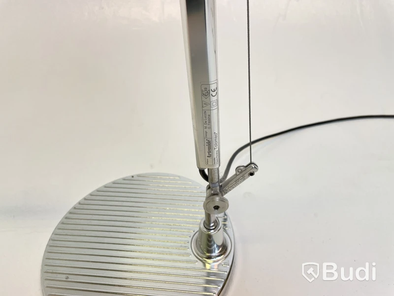 Skrivbordslampa Artemide, Tolomeo