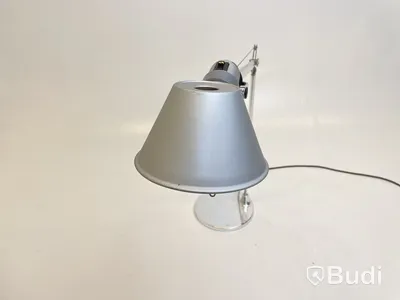 Skrivbordslampa Artemide, Tolomeo