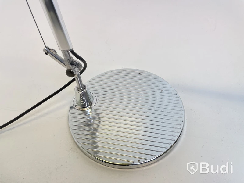 Skrivbordslampa Artemide, Tolomeo