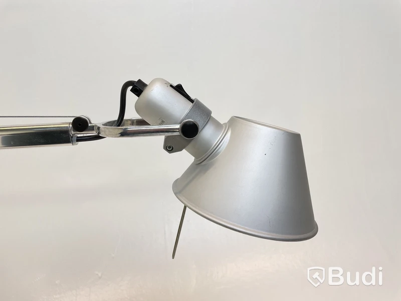 Skrivbordslampa Artemide, Tolomeo
