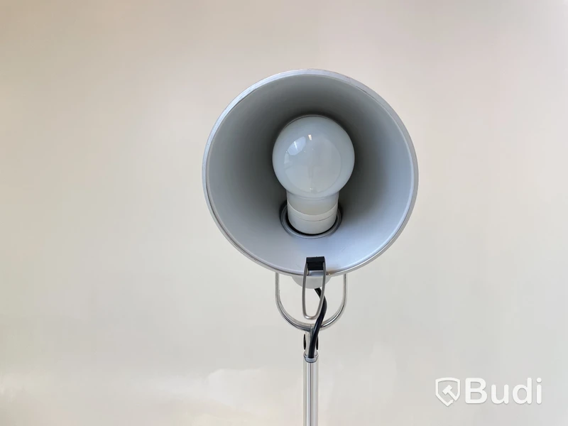 Skrivbordslampa Artemide, Tolomeo