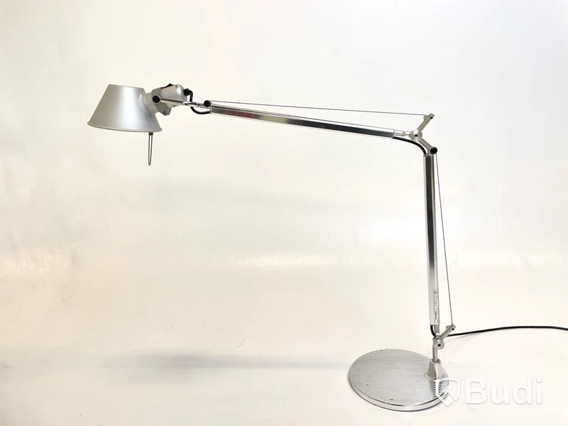 Skrivbordslampa Artemide, Tolomeo
