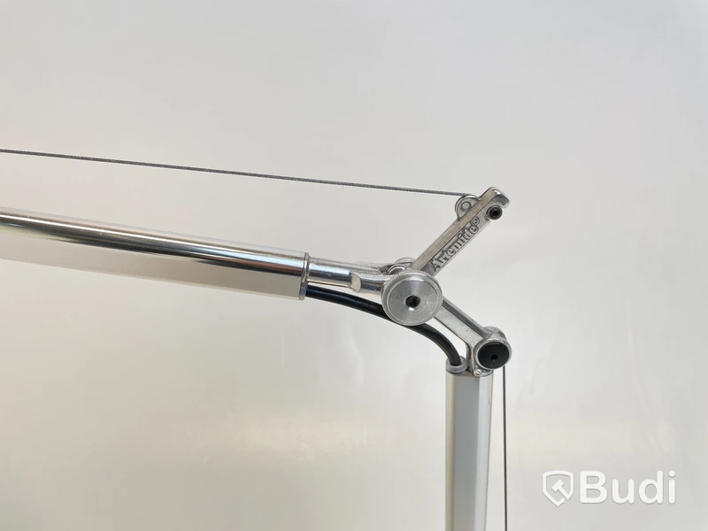 Skrivbordslampa Artemide, Tolomeo