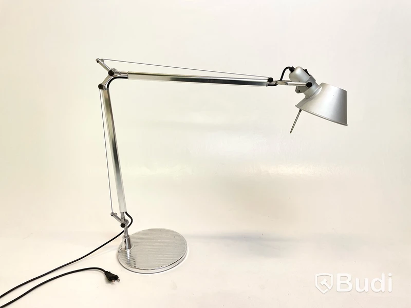 Skrivbordslampa Artemide, Tolomeo