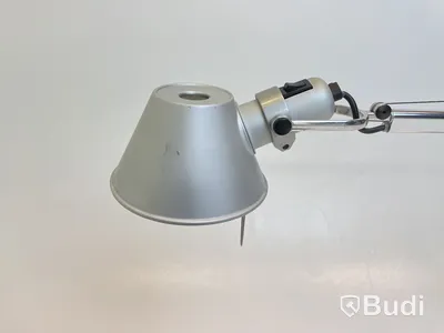Skrivbordslampa Artemide, Tolomeo