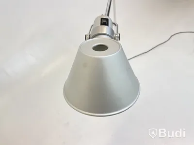 Skrivbordslampa Artemide, Tolomeo