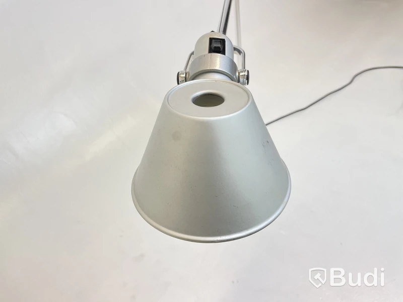 Skrivbordslampa Artemide, Tolomeo