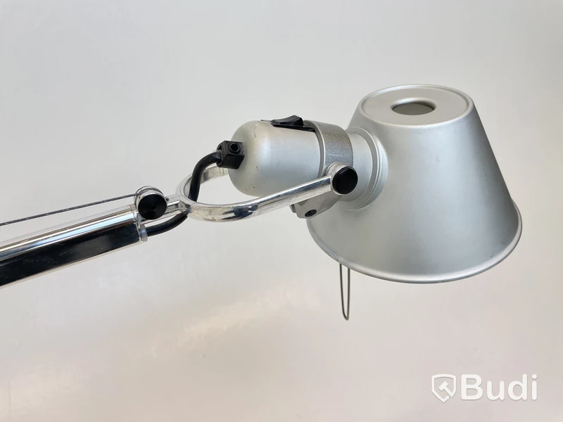 Skrivbordslampa Artemide, Tolomeo