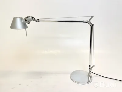 Skrivbordslampa Artemide, Tolomeo