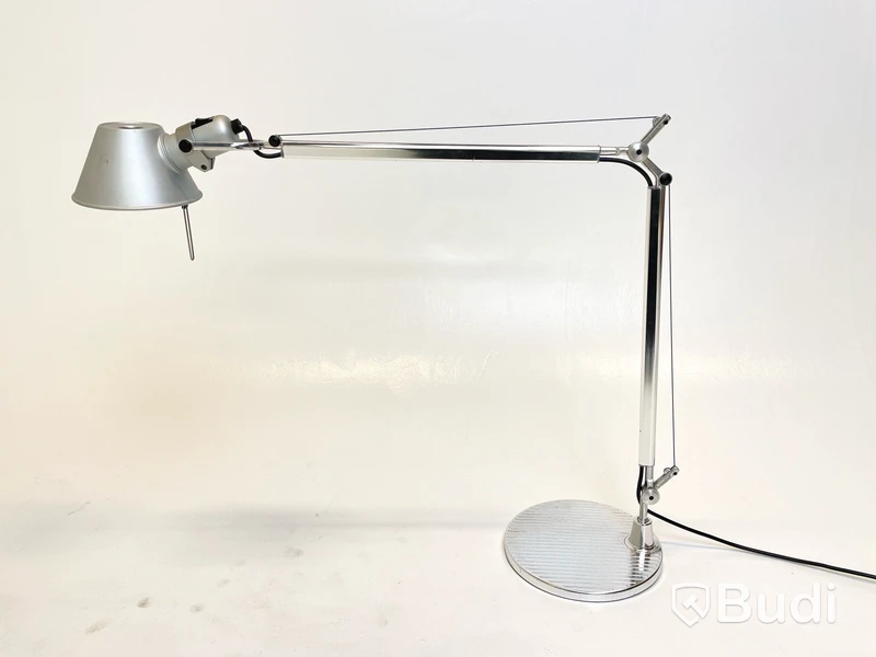Skrivbordslampa Artemide, Tolomeo