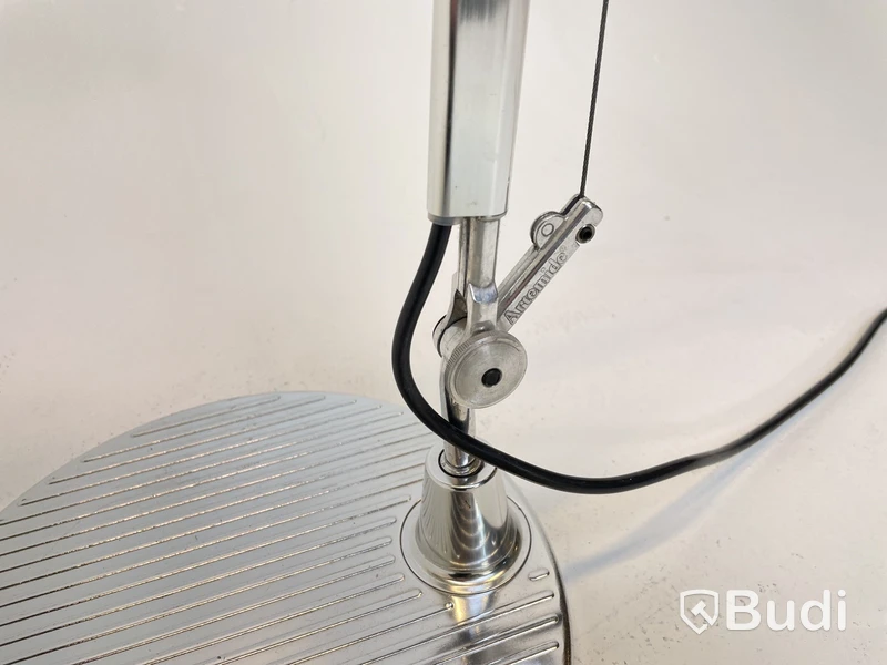 Skrivbordslampa Artemide, Tolomeo