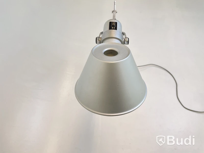 Skrivbordslampa Artemide, Tolomeo