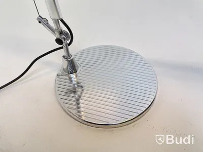Skrivbordslampa Artemide, Tolomeo