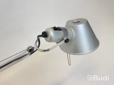 Skrivbordslampa Artemide, Tolomeo