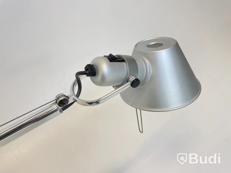 Skrivbordslampa Artemide, Tolomeo