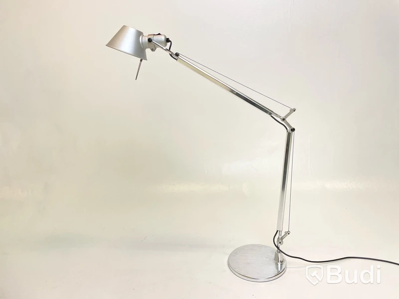 Skrivbordslampa Artemide, Tolomeo