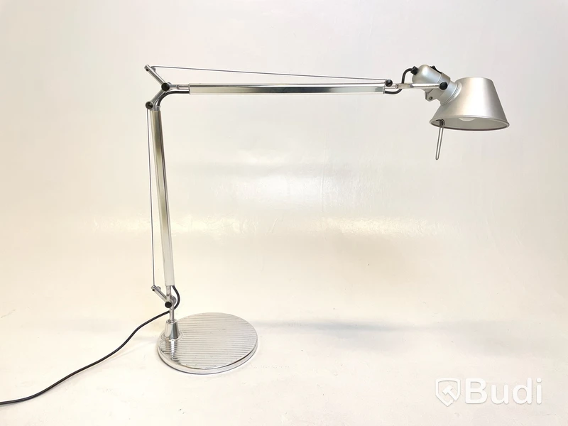 Skrivbordslampa Artemide, Tolomeo