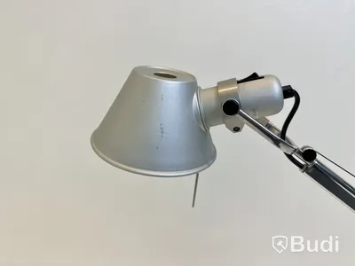 Skrivbordslampa Artemide, Tolomeo
