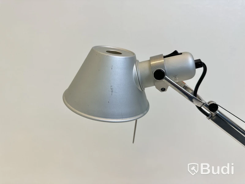 Skrivbordslampa Artemide, Tolomeo