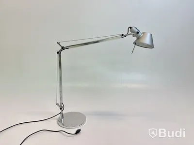 Skrivbordslampa Artemide, Tolomeo
