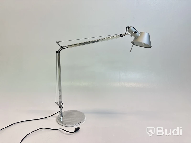 Skrivbordslampa Artemide, Tolomeo